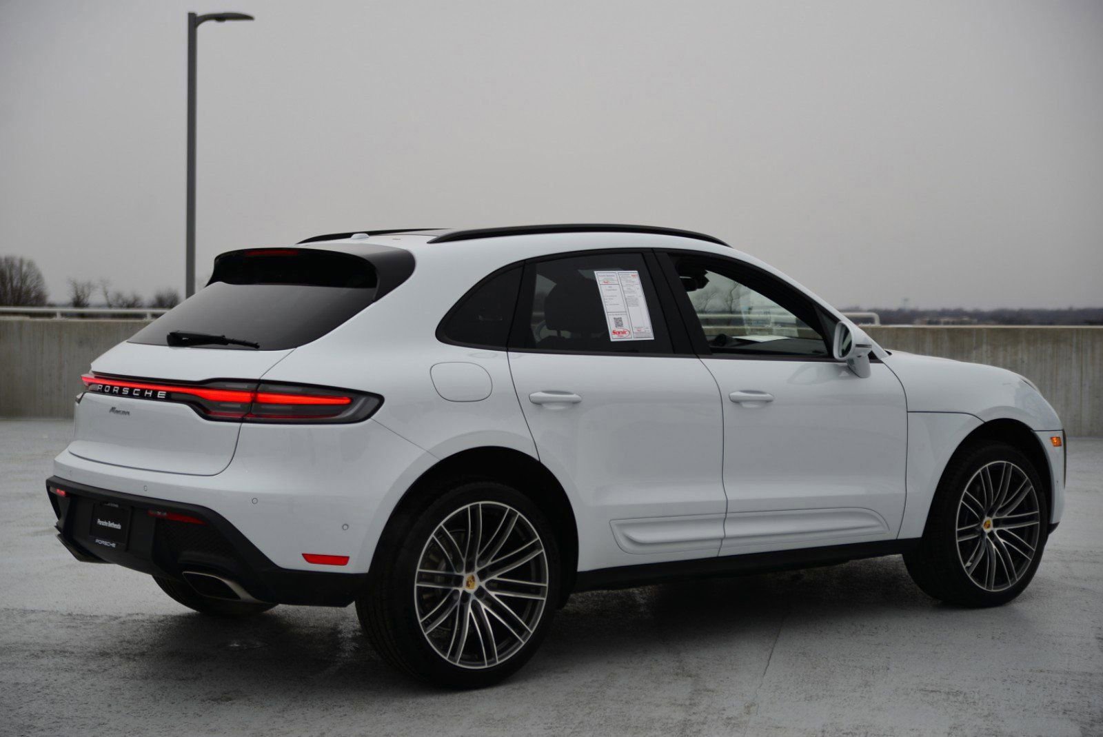 Used 2025 Porsche Macan image 9