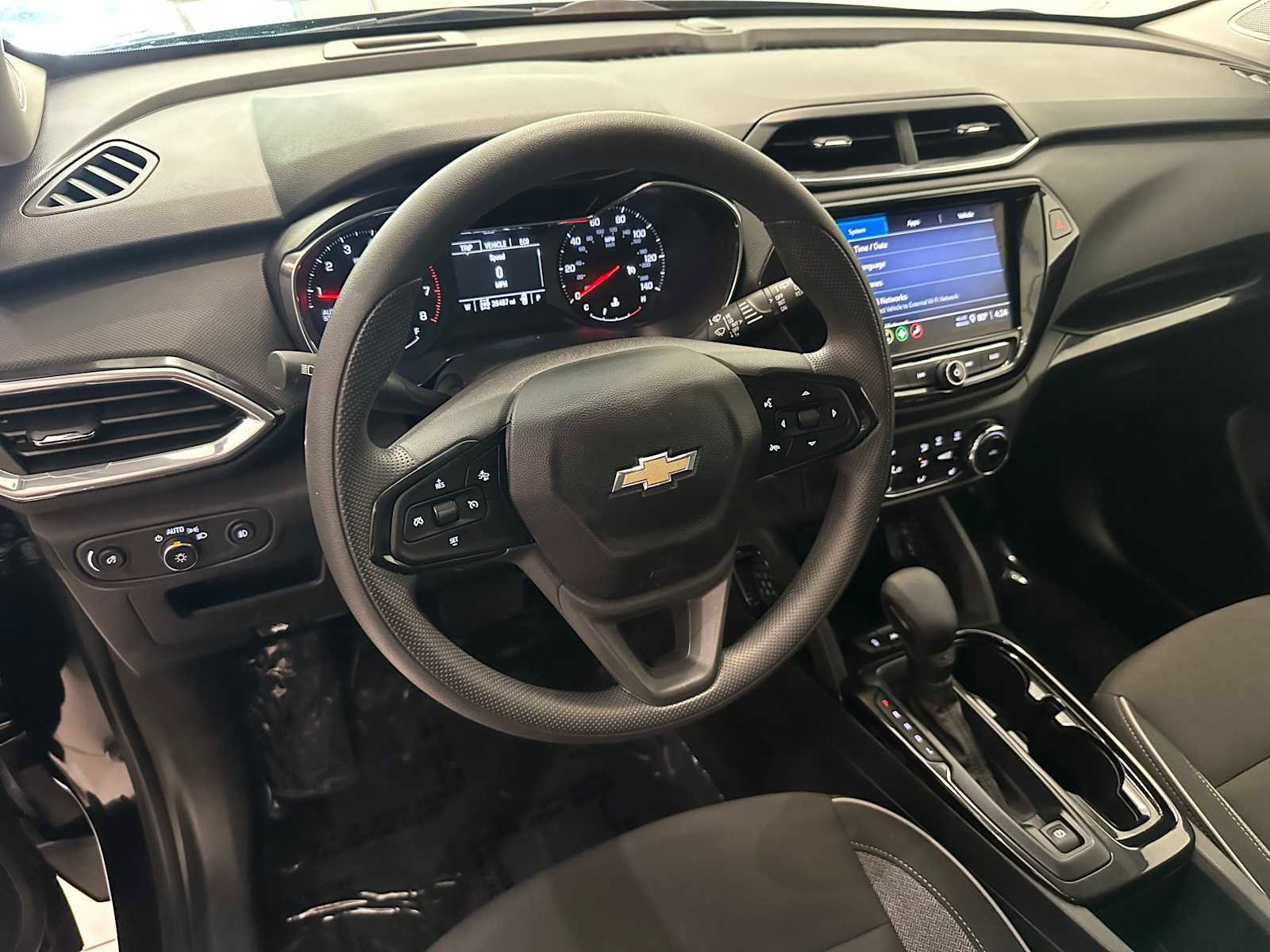 Used 2023 Chevrolet TrailBlazer LT w/ Convenience Package AWD/4WD image 2