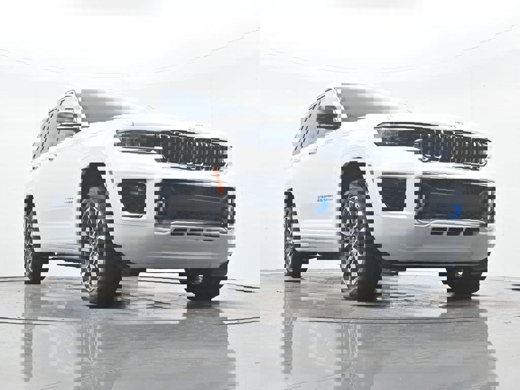 Used 2023 Jeep Grand Cherokee Overland image 28