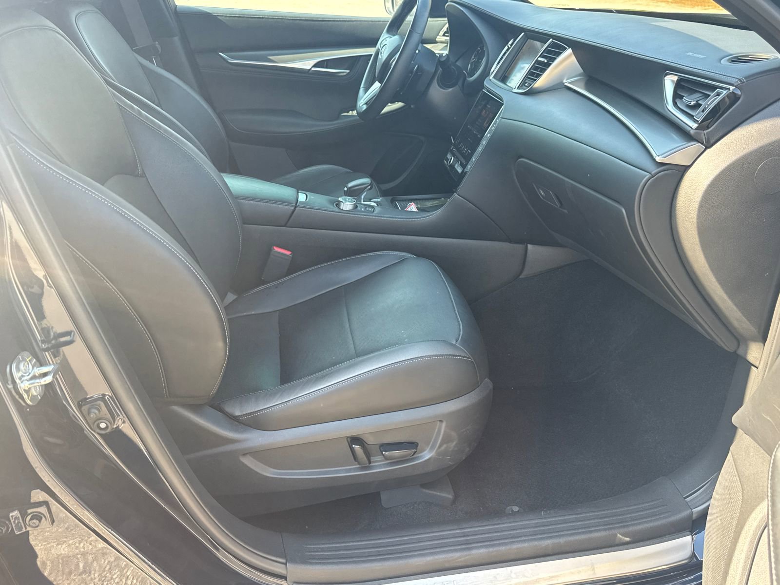 Used 2023 INFINITI QX55 Essential image 13