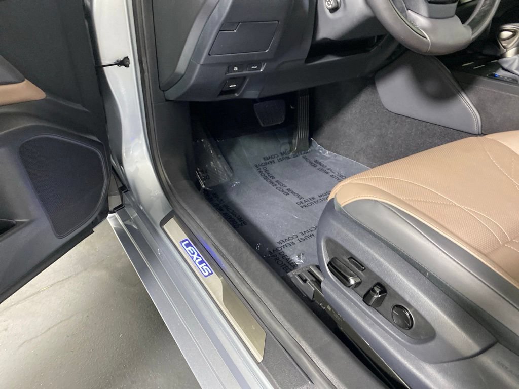 Used 2025 Lexus ES 300h w/ Accessory Package (Z1) FWD image 26