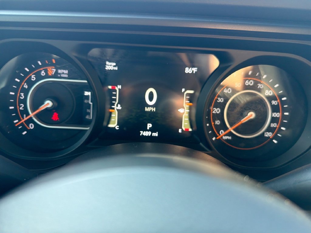 Used 2025 Jeep Gladiator Mojave AWD/4WD image 6