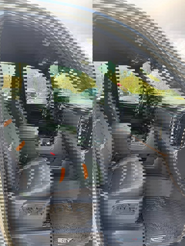 Used 2024 GMC Sierra 2500 AT4 w/ AT4 Preferred Package image 10