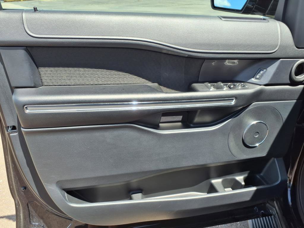 Used 2021 Ford Expedition XLT w/ Black Accent Package AWD/4WD image 11