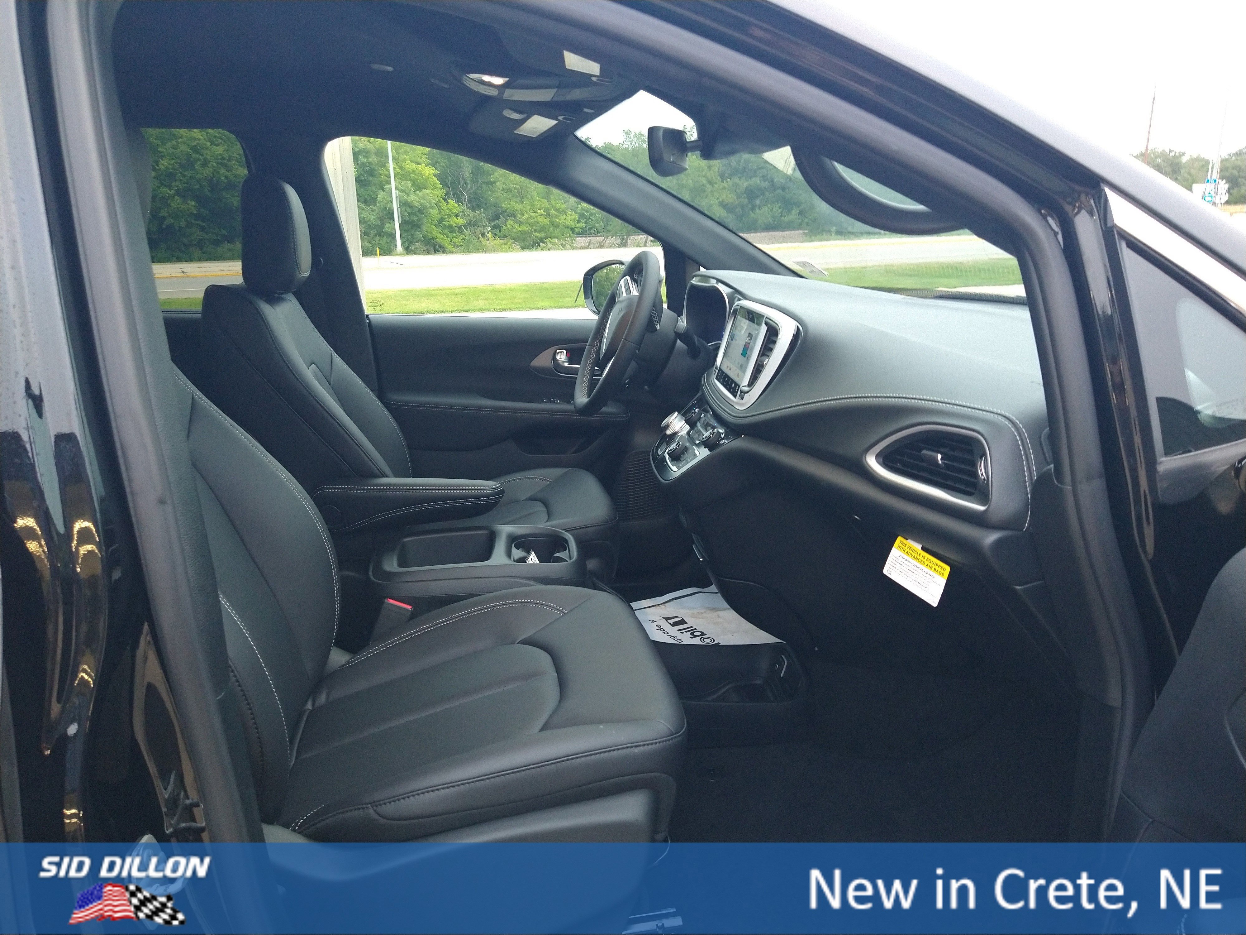 New 2026 Chrysler Pacifica Select image 4