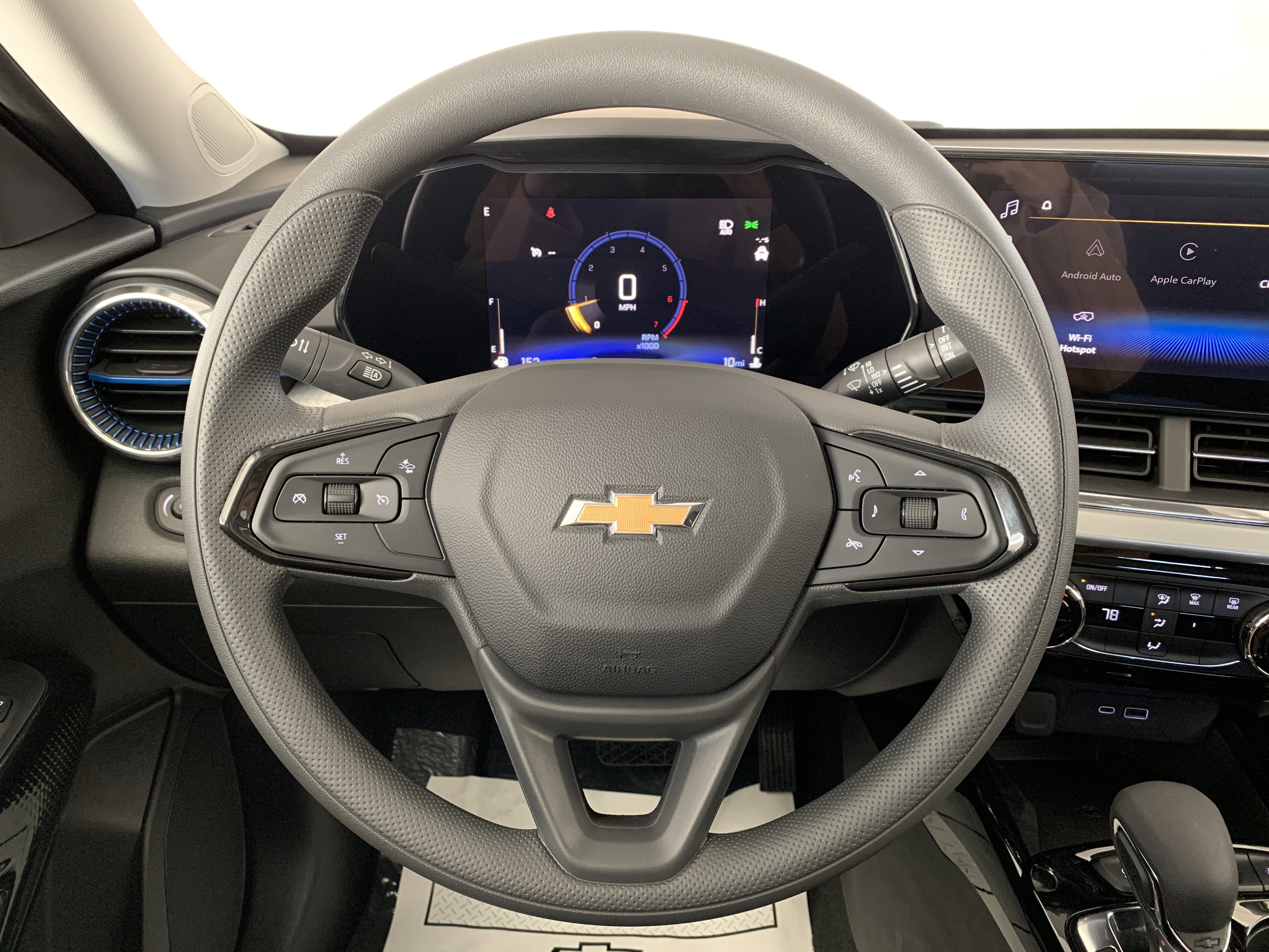 New 2026 Chevrolet Trax LT w/ Sunroof Package image 17