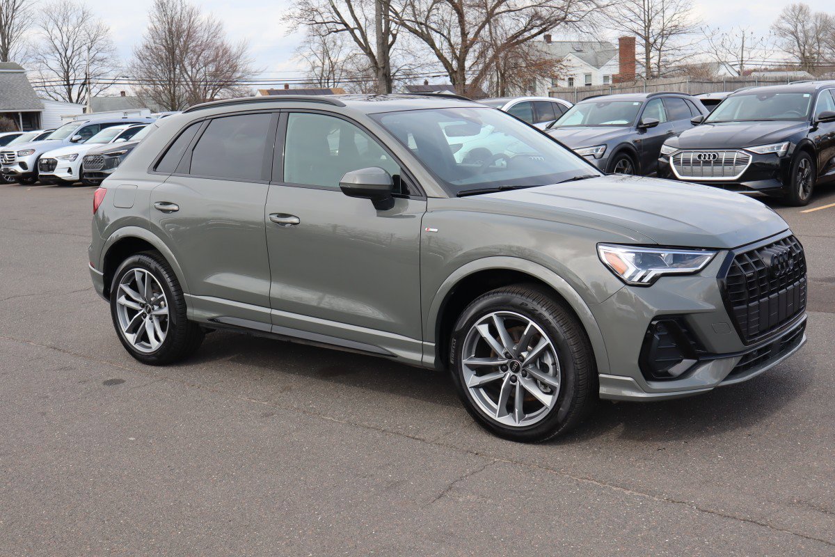 Used 2025 Audi Q3 2.0T Premium w/ Convenience Package image 3