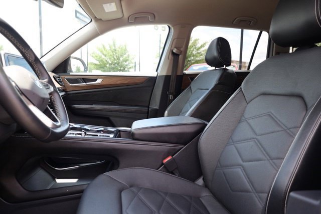 Used 2024 Volkswagen Atlas SE AWD/4WD image 17