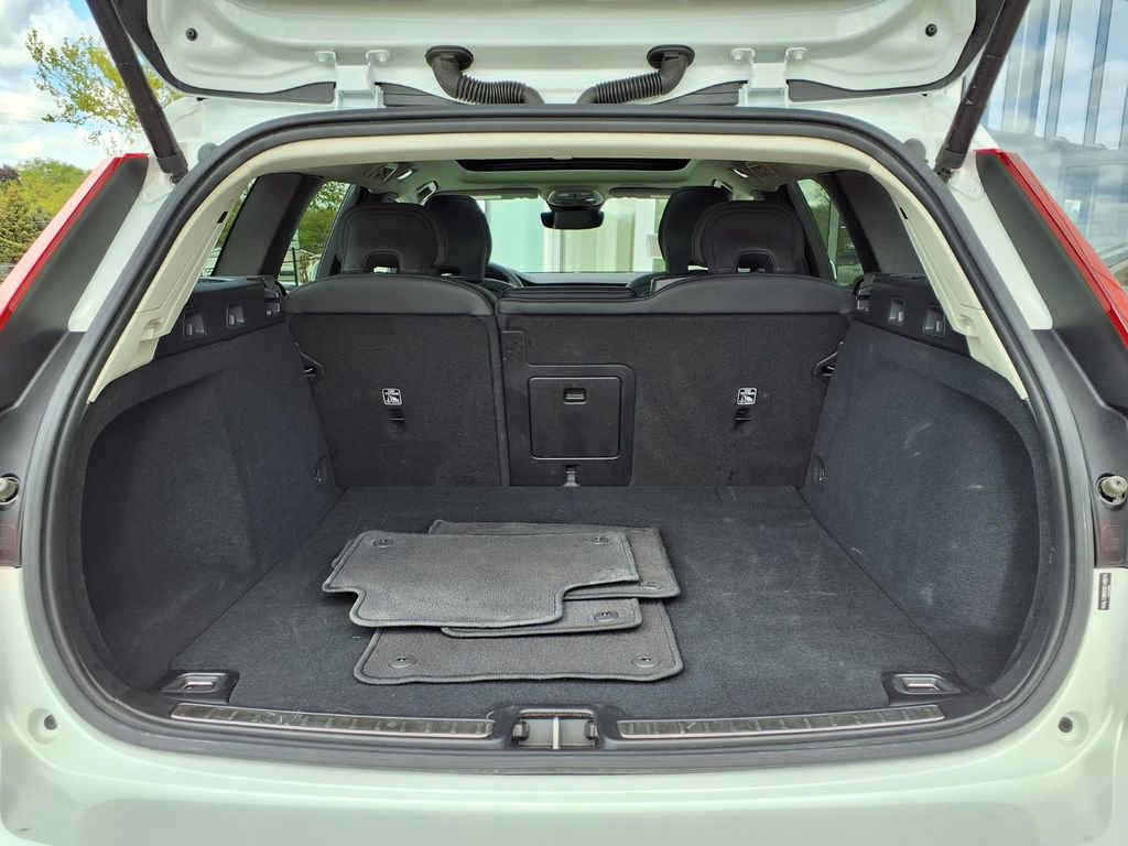 Certified 2025 Volvo V60 B5 Cross Country Plus AWD/4WD image 23