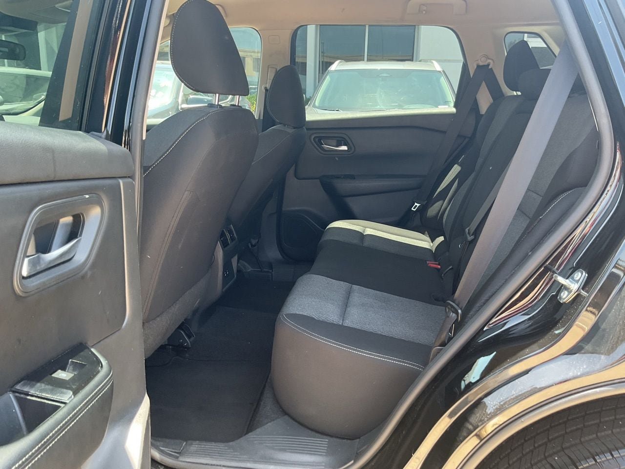 Used 2025 Nissan Rogue SV FWD image 12
