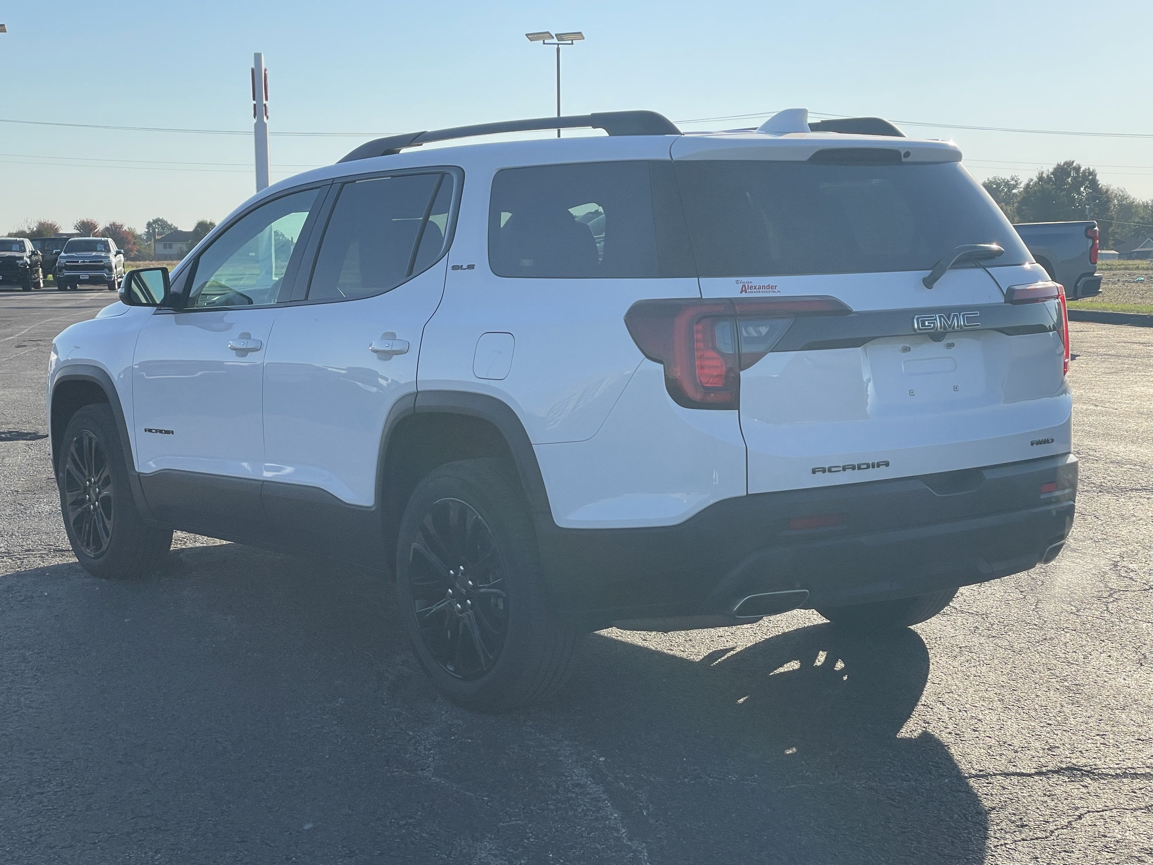 Used 2023 GMC Acadia SLE w/ Driver Convenience Package AWD/4WD image 6