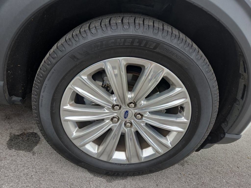 Used 2021 Ford Explorer Limited w/ Equipment Group 301A AWD/4WD image 9
