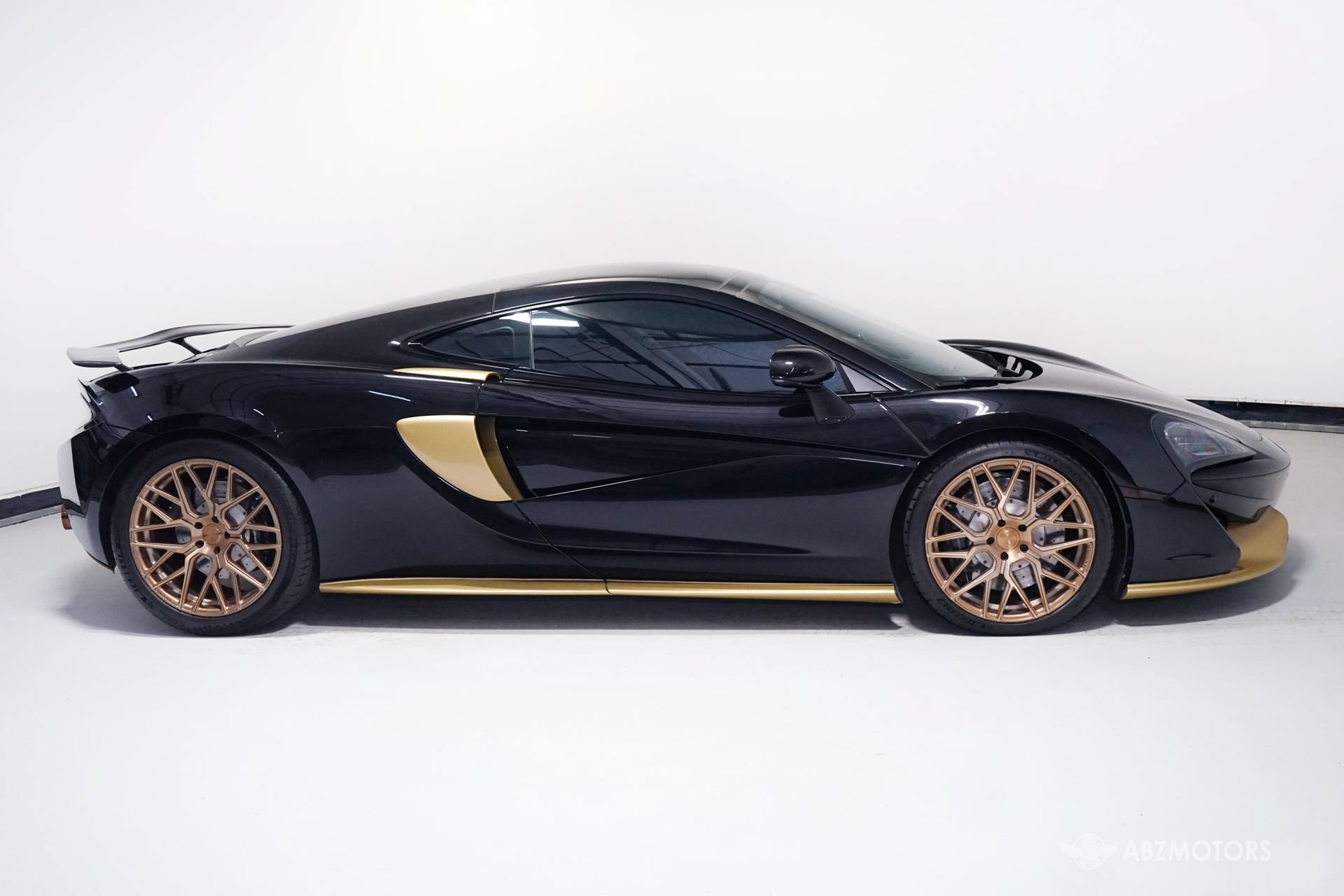Used 2017 McLaren 570S RWD image 4