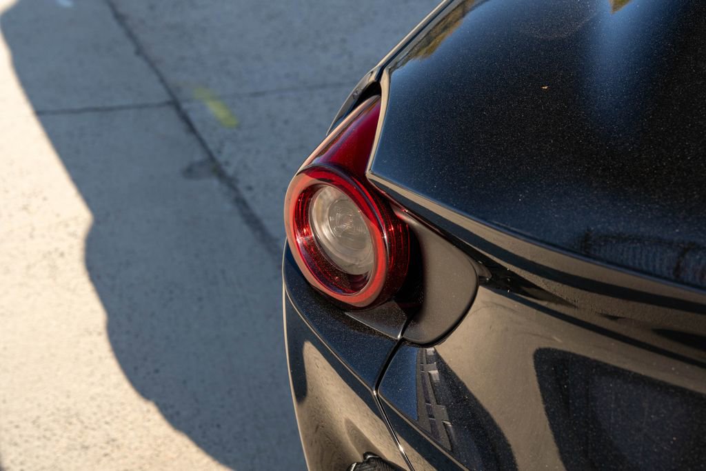 Used 2019 Ferrari Portofino image 18