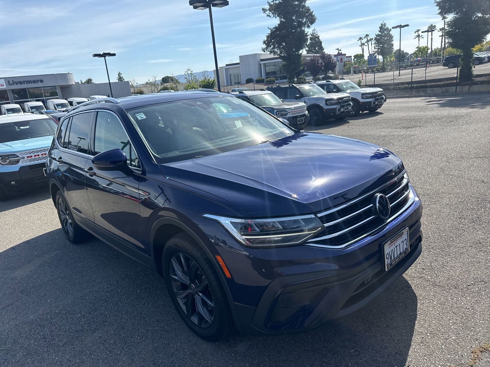 Used 2022 Volkswagen Tiguan SE FWD image 2