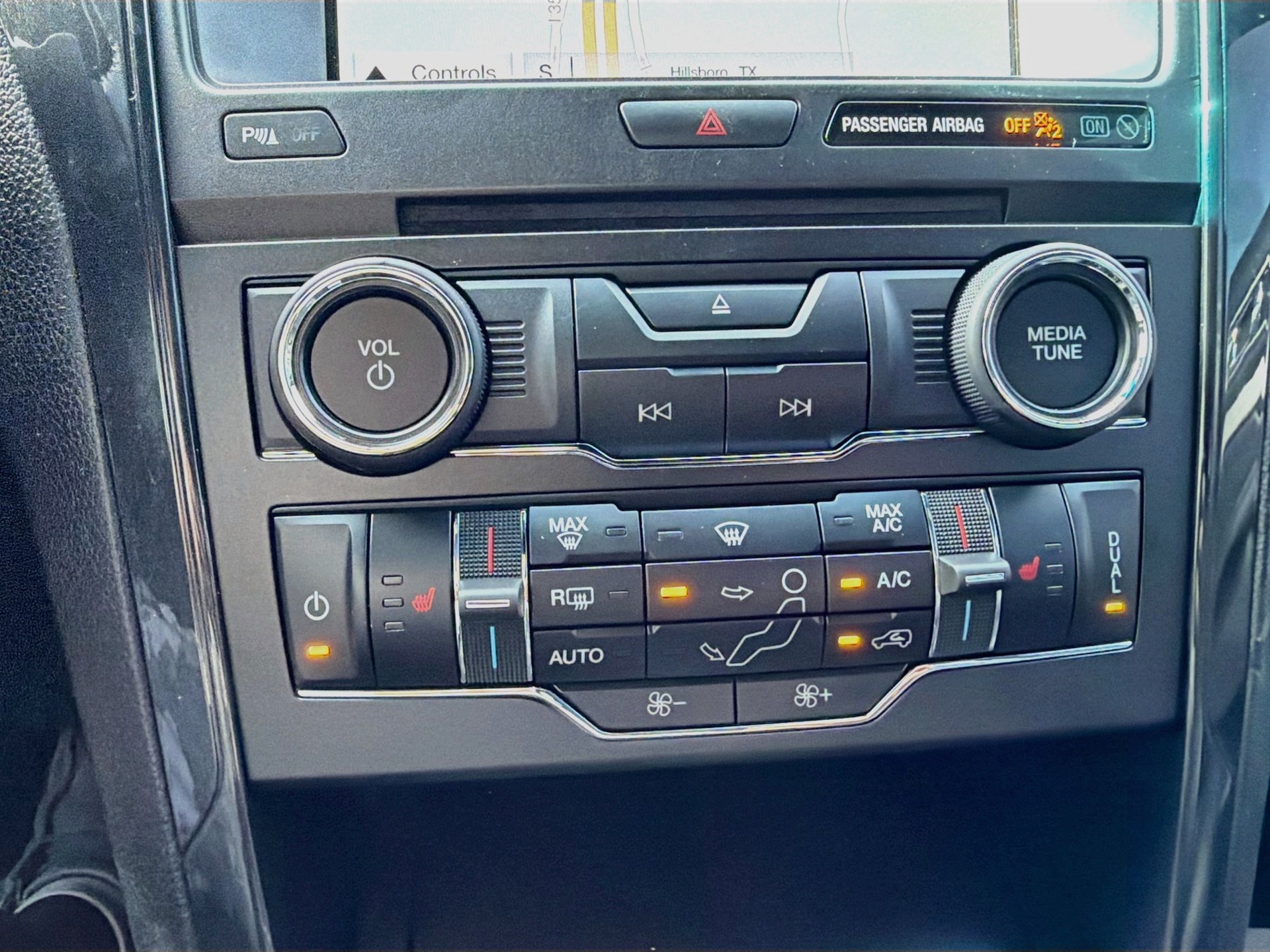 Used 2017 Ford Explorer XLT w/ Equipment Group 202A FWD image 24