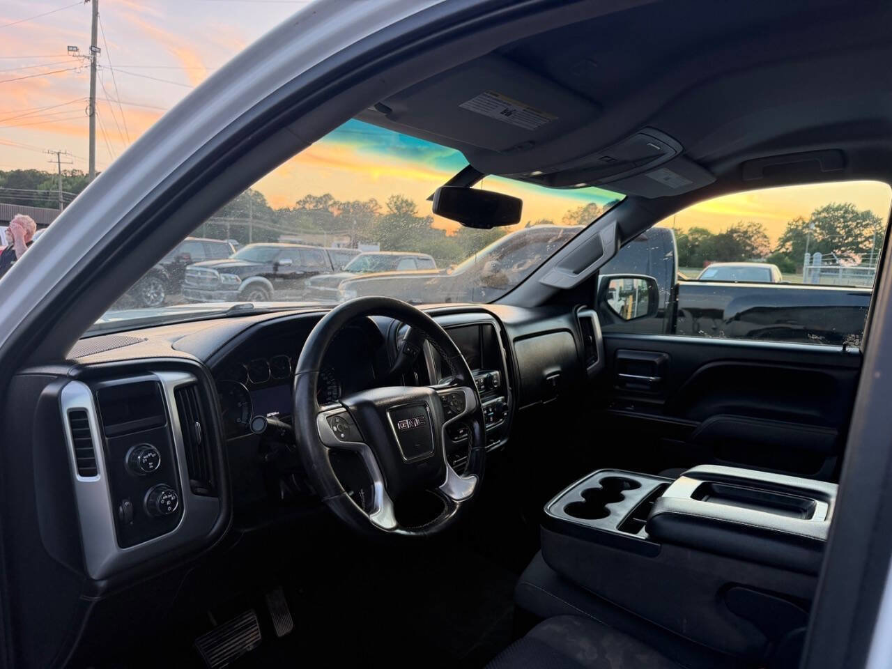Used 2017 GMC Sierra 1500 SLE w/ SLE Value Package AWD/4WD image 10