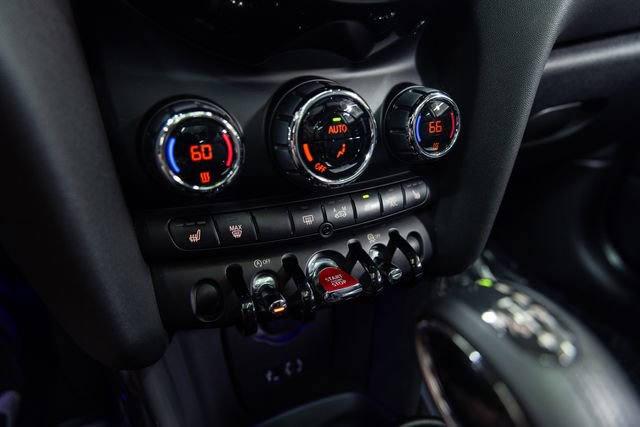 Used 2015 MINI Cooper 2-Door Hardtop FWD image 17