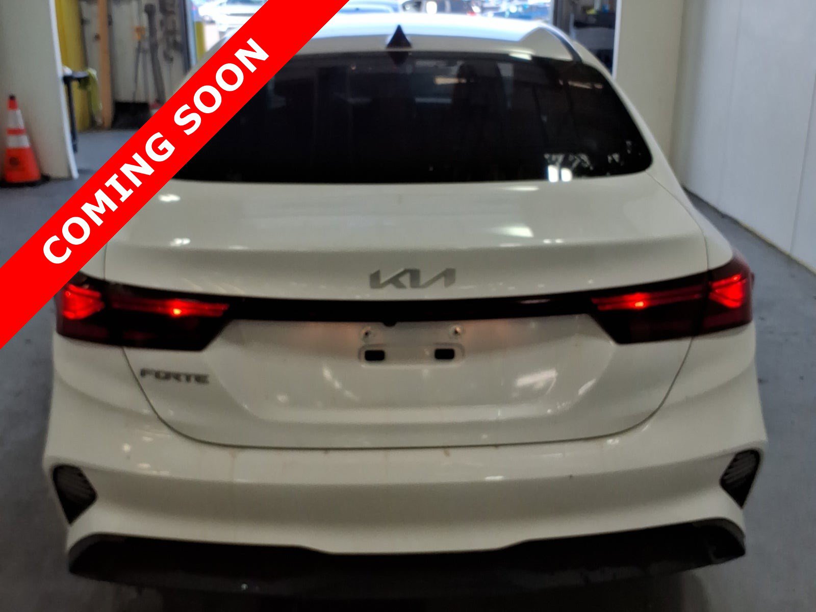 Used 2022 Kia Forte LXS FWD image 4