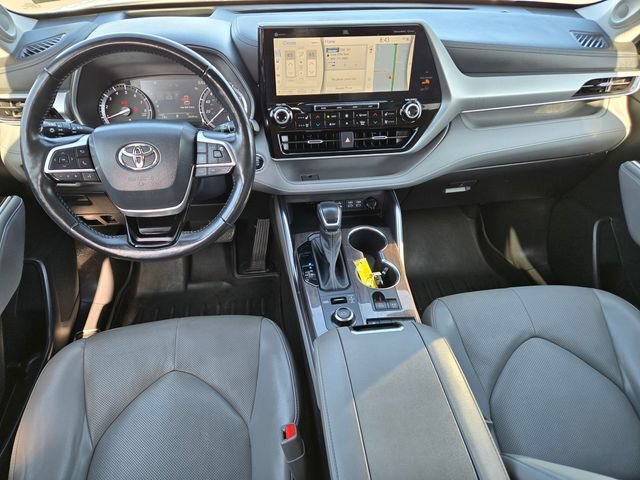 Used 2022 Toyota Highlander Platinum AWD/4WD image 11