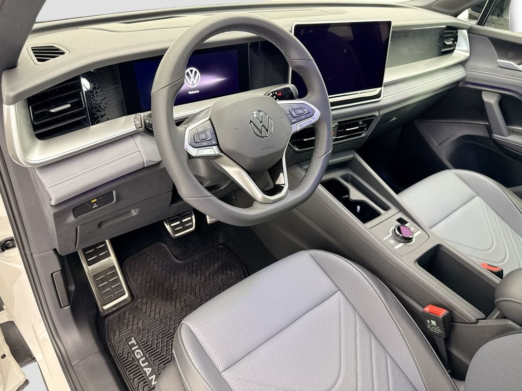New 2026 Volkswagen Tiguan SE R-Line FWD image 9