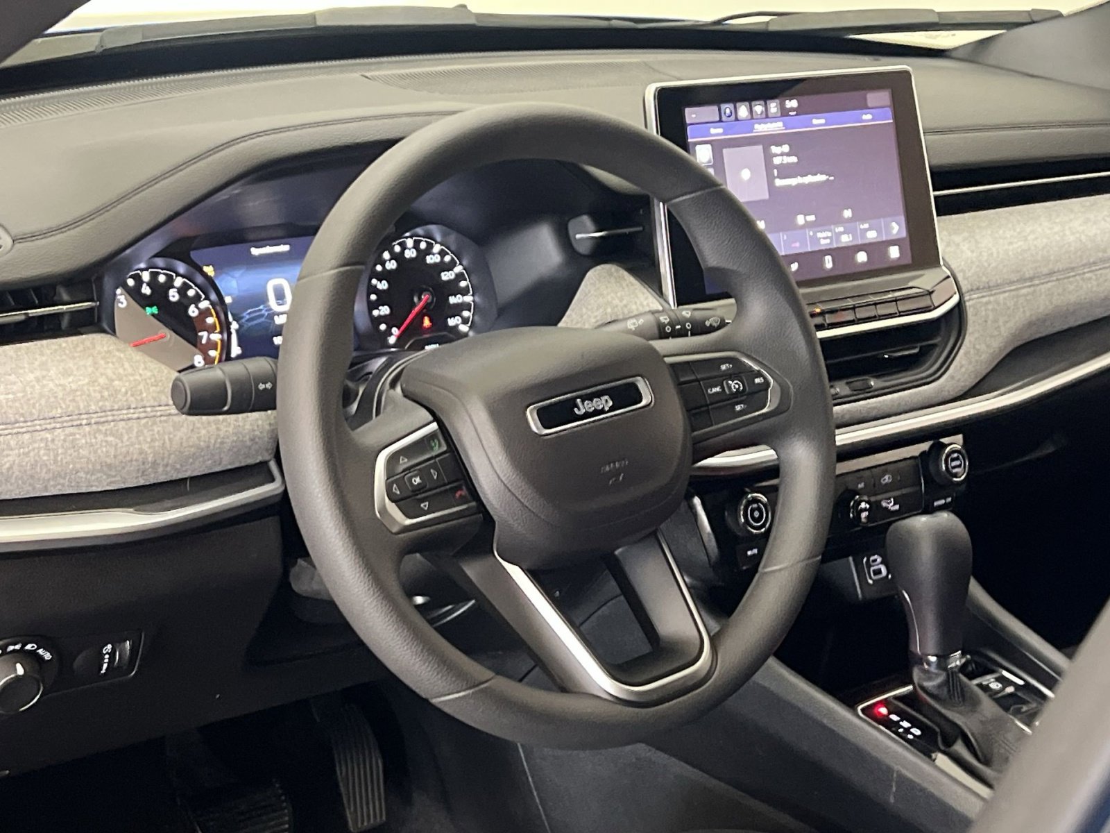 Used 2024 Jeep Compass Sport AWD/4WD image 15