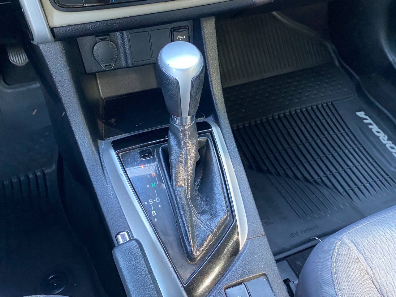 Used 2019 Toyota Corolla LE FWD image 31