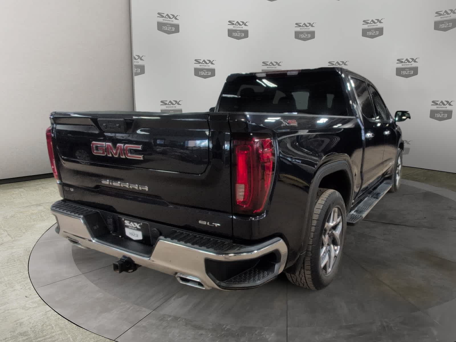 Used 2023 GMC Sierra 1500 SLT w/ SLT Premium Package AWD/4WD image 5