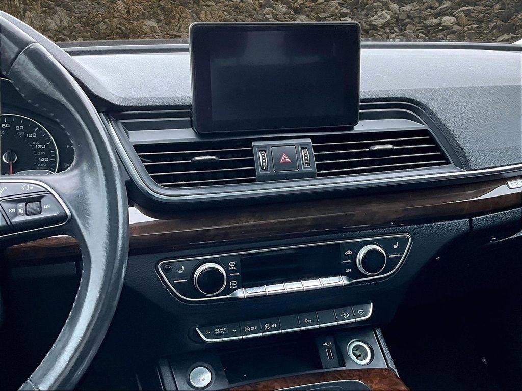 Used 2018 Audi Q5 2.0T Premium Plus w/ Premium Plus Package image 5