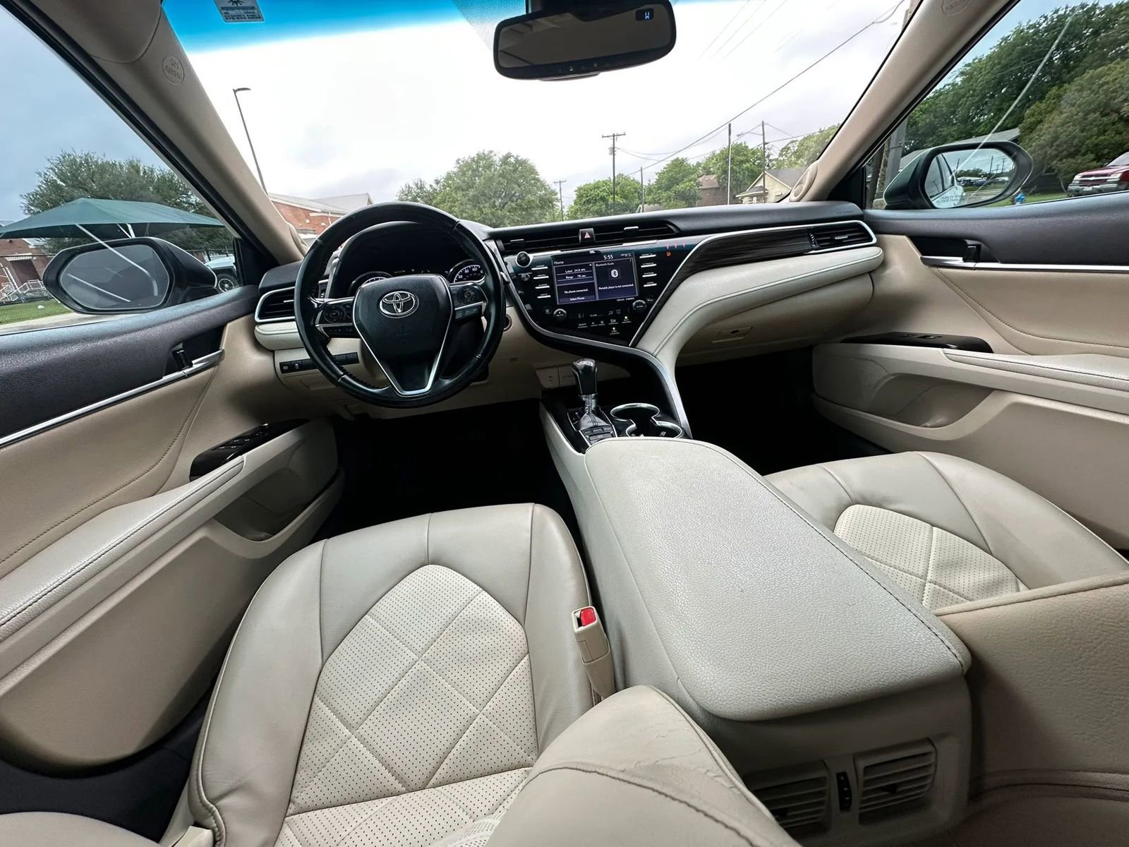 Used 2018 Toyota Camry XLE FWD image 16