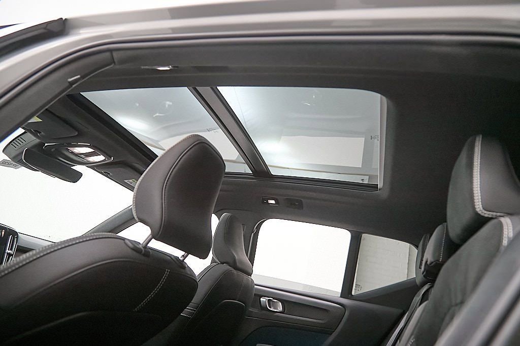 Certified 2023 Volvo XC40 Recharge Ultimate image 24