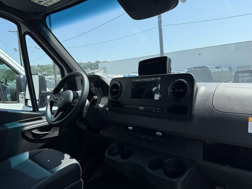 Used 2023 Mercedes-Benz Sprinter 3500 image 13