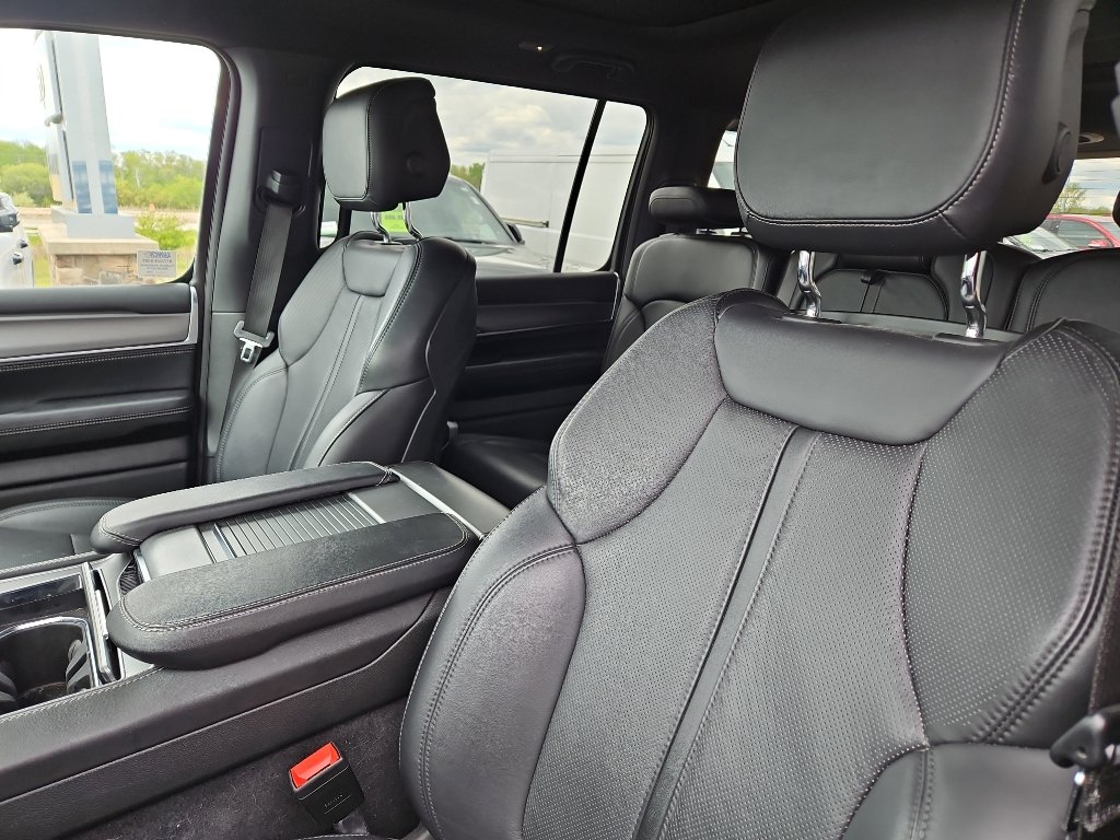 Used 2024 Jeep Wagoneer Series II AWD/4WD image 8