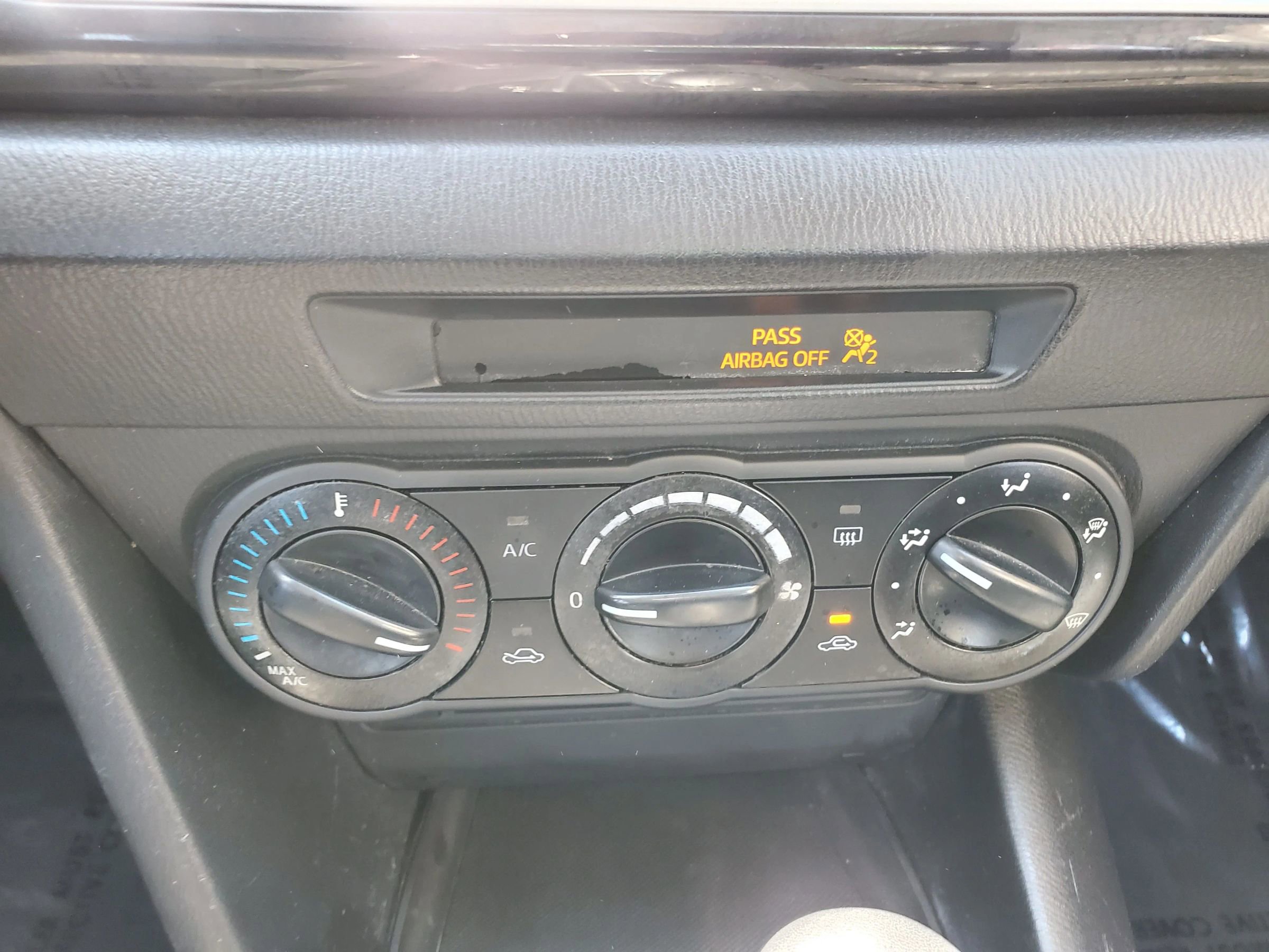 Used 2014 MAZDA MAZDA3 i Sport image 33