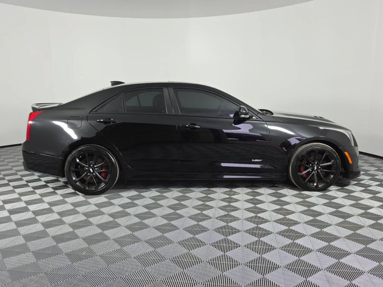 Used 2017 Cadillac ATS V w/ Luxury Package RWD image 9