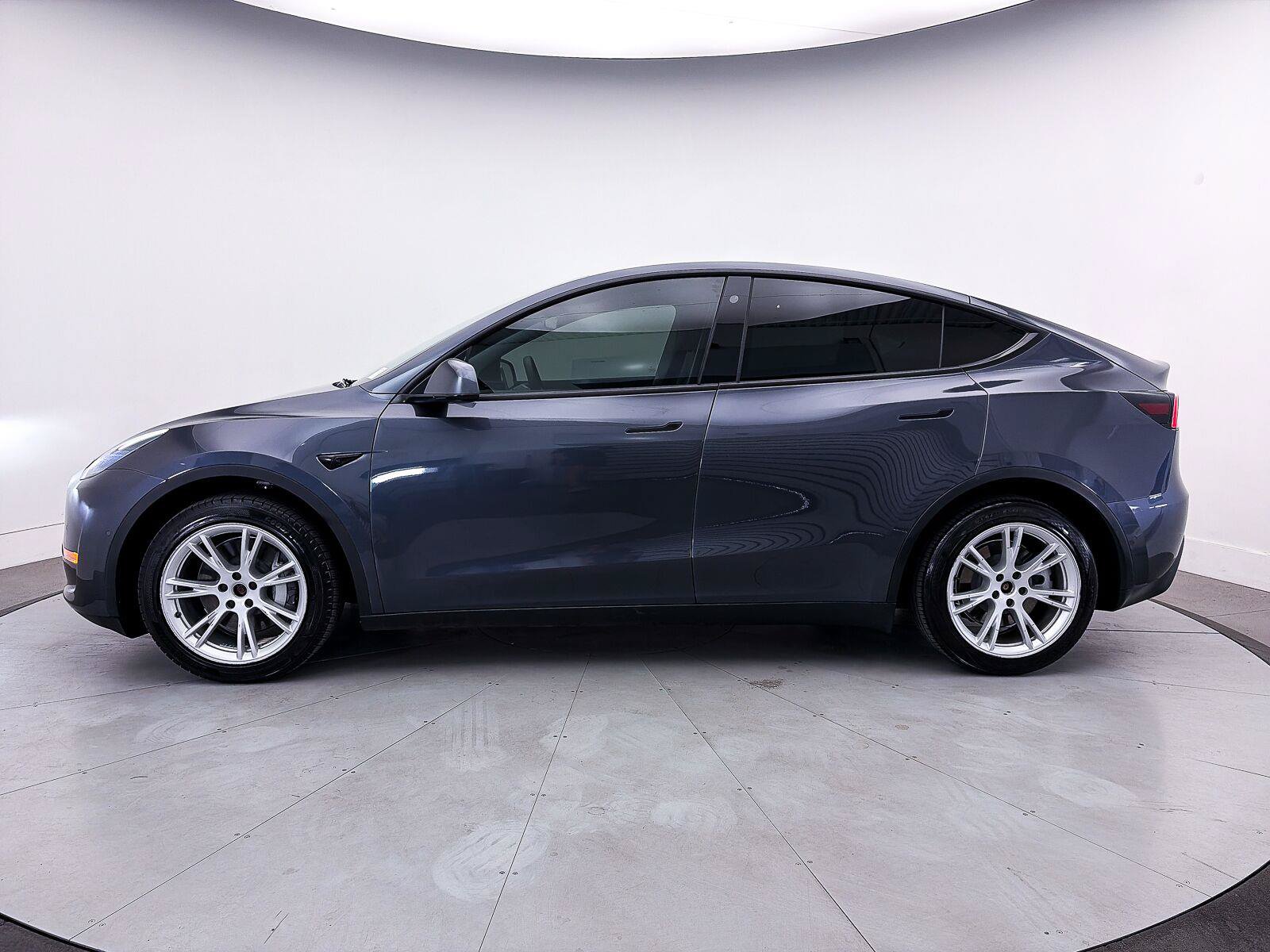 Used 2021 Tesla Model Y Long Range AWD/4WD image 35