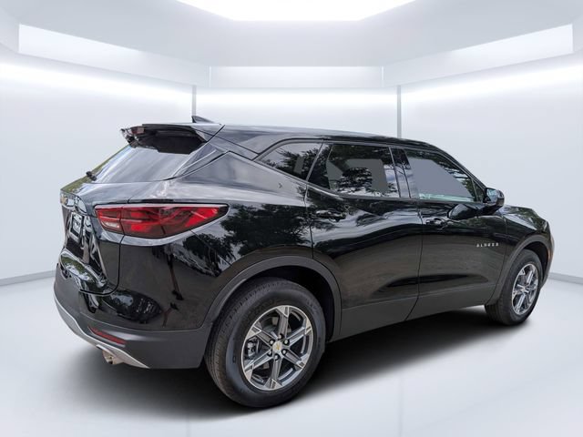 Used 2025 Chevrolet Blazer LT FWD image 3