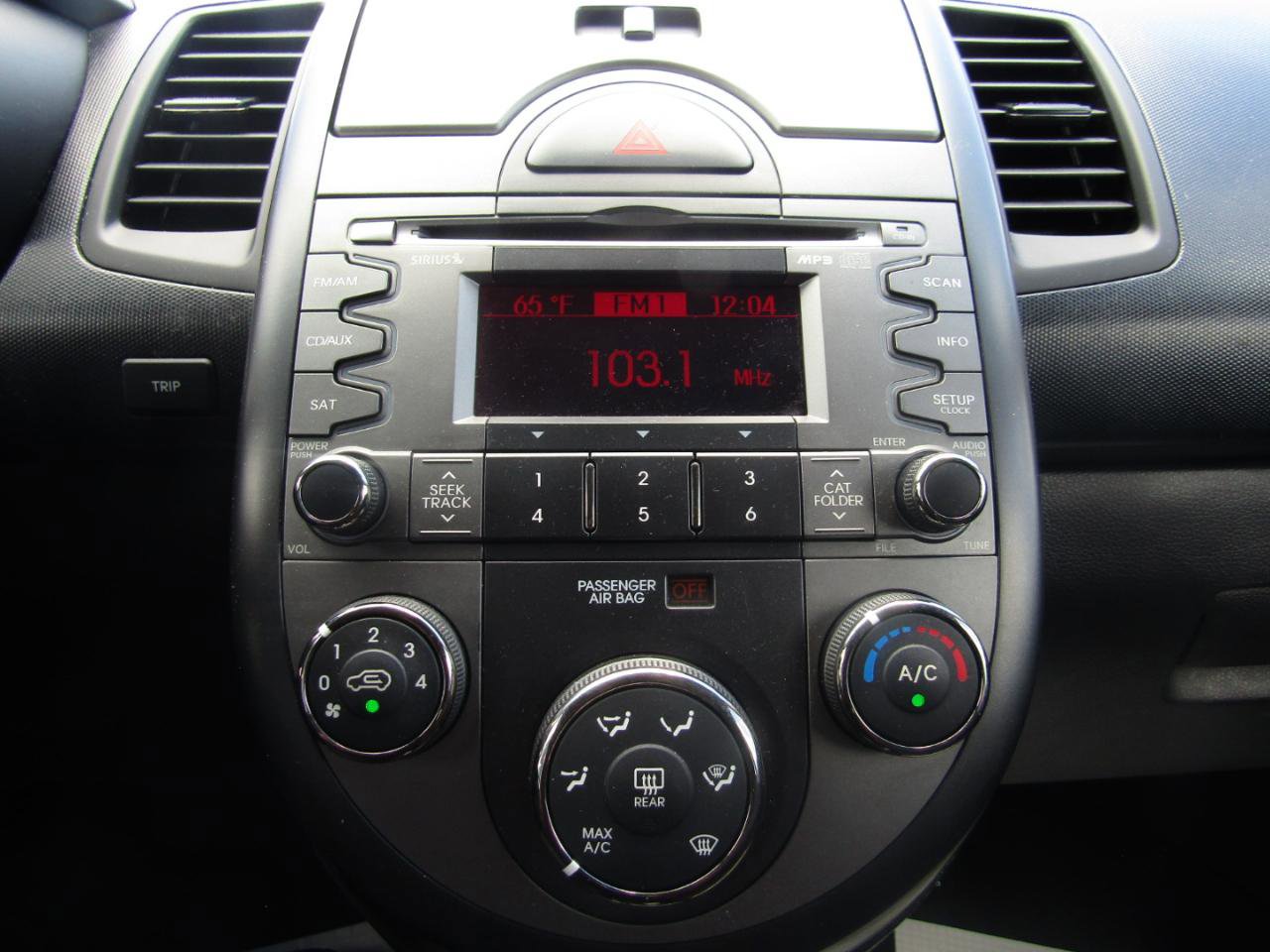 Used 2011 Kia Soul + w/ Audio Pkg FWD image 16