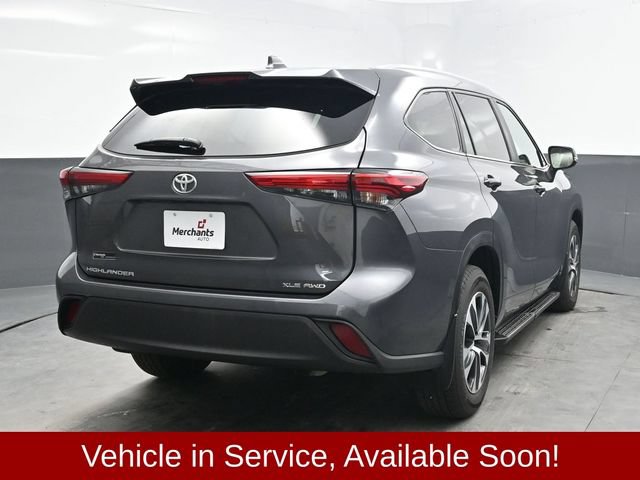 Used 2023 Toyota Highlander XLE AWD/4WD image 7