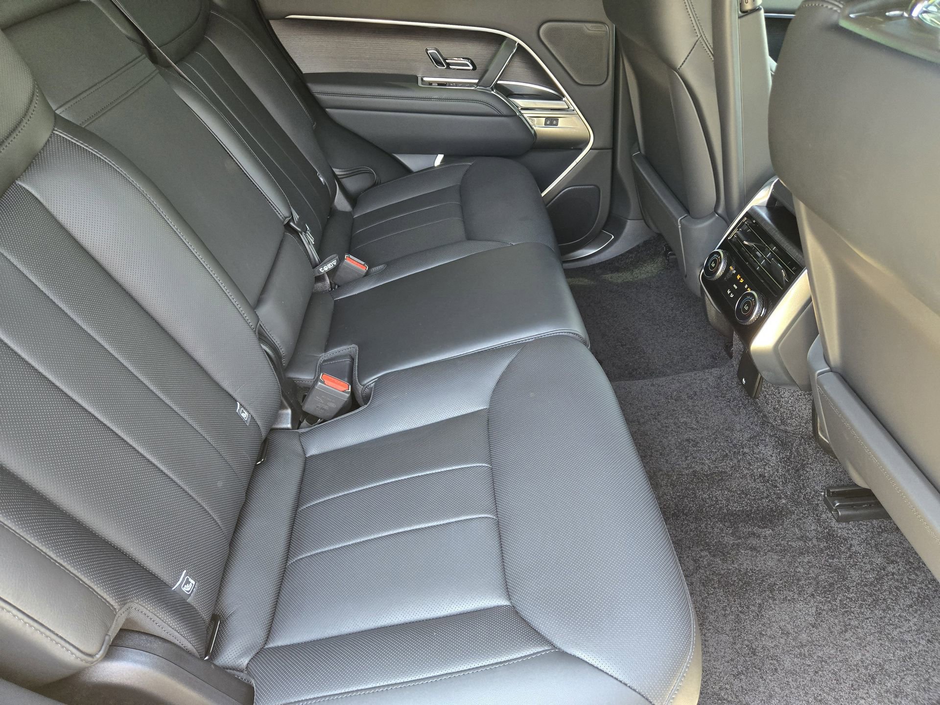 Used 2025 Land Rover Range Rover SE AWD/4WD image 27