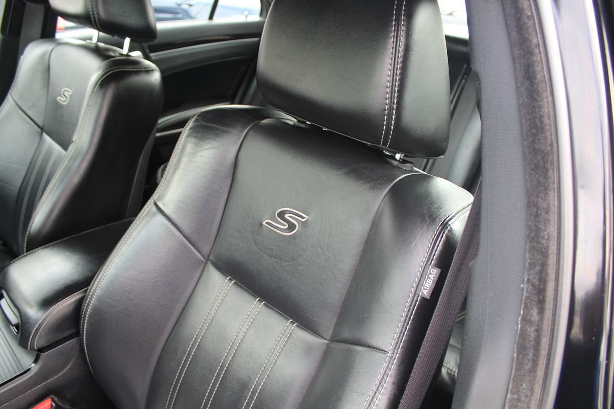 Used 2019 Chrysler 300 S AWD/4WD image 18