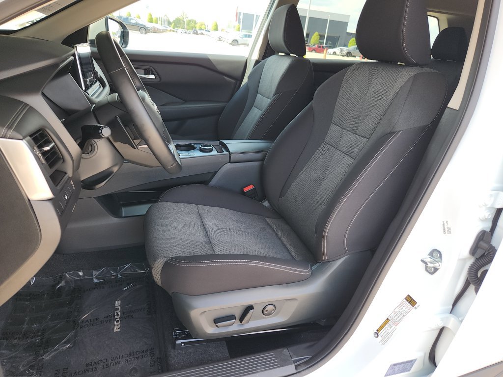 Used 2026 Nissan Rogue SV w/ Cold Weather Package AWD/4WD image 13