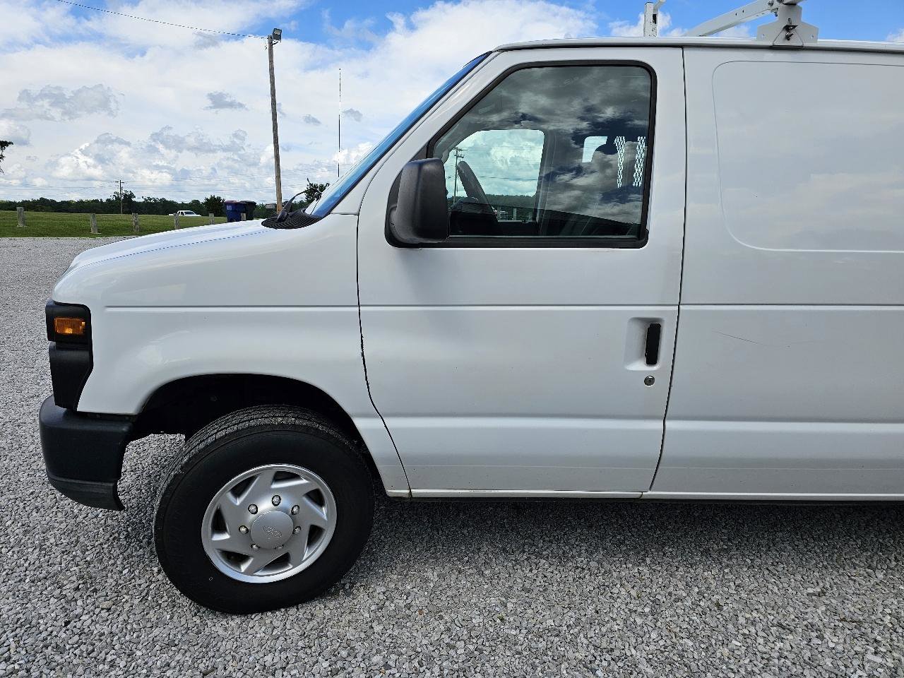 Used 2011 Ford E-150 and Econoline 150 w/ Commercial Cargo Van Pkg RWD image 5