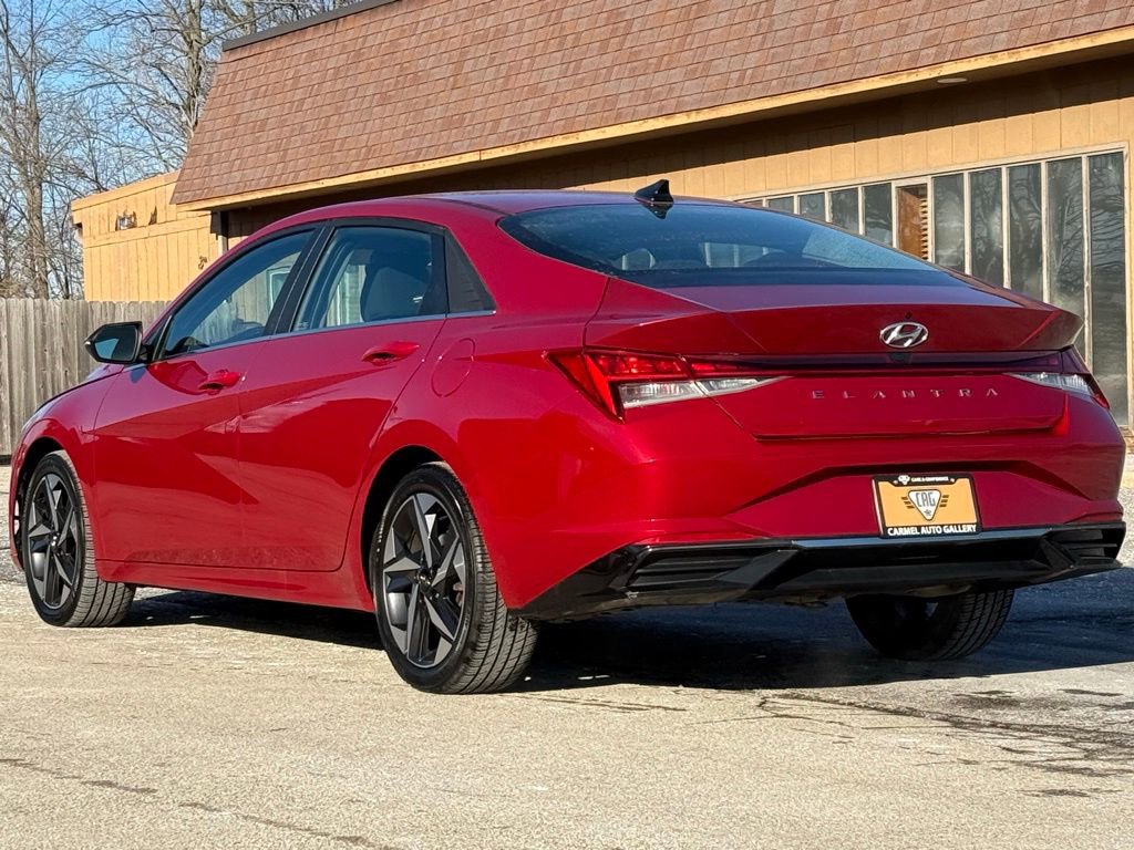 Used 2021 Hyundai Elantra SEL w/ Convenience + Premium Package image 3