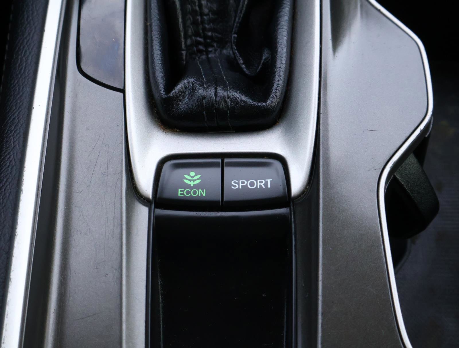 Used 2018 Honda Accord Touring image 27