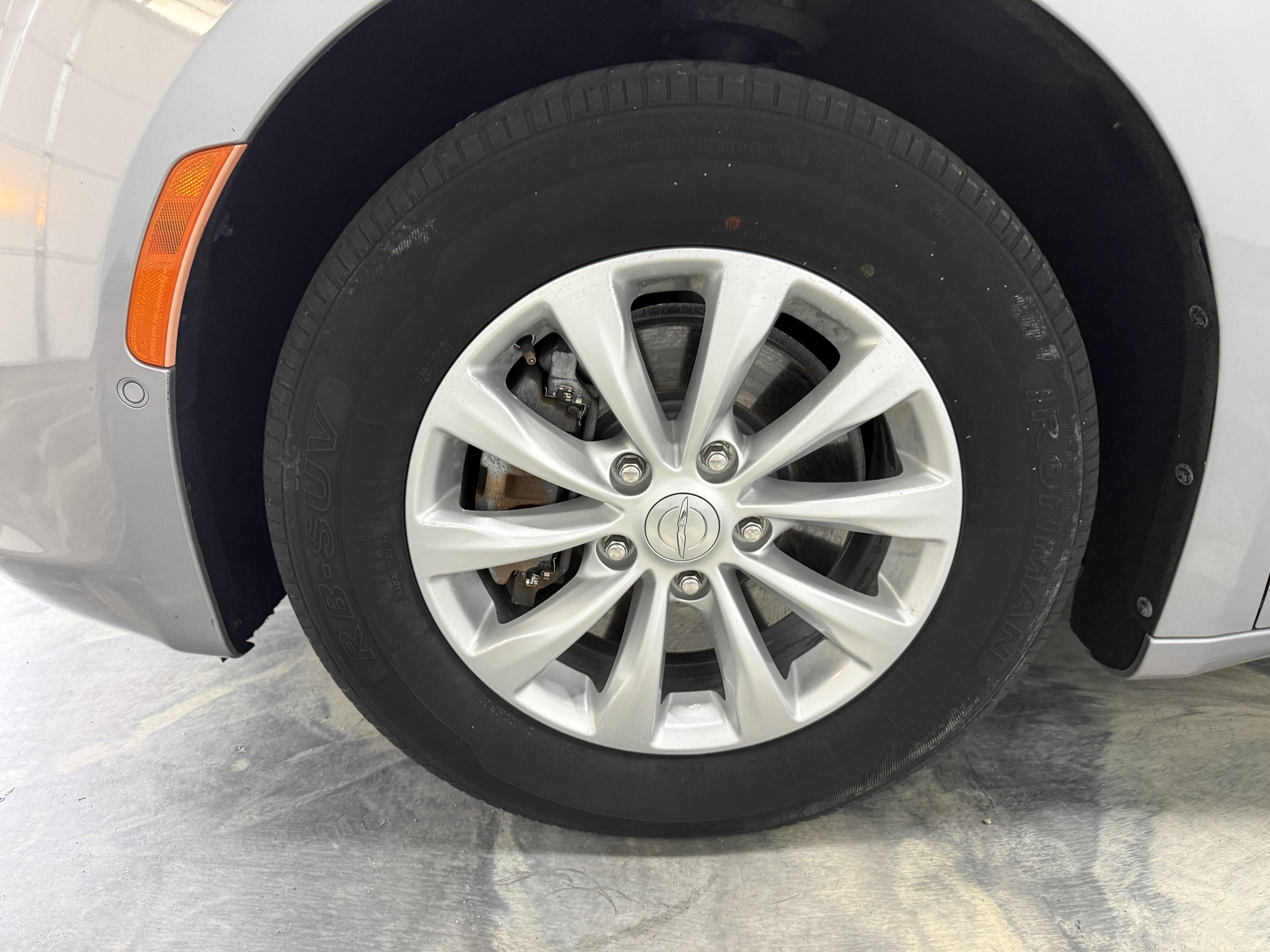 Used 2018 Chrysler Pacifica Touring-L w/ Advanced Safetytec Group FWD image 23