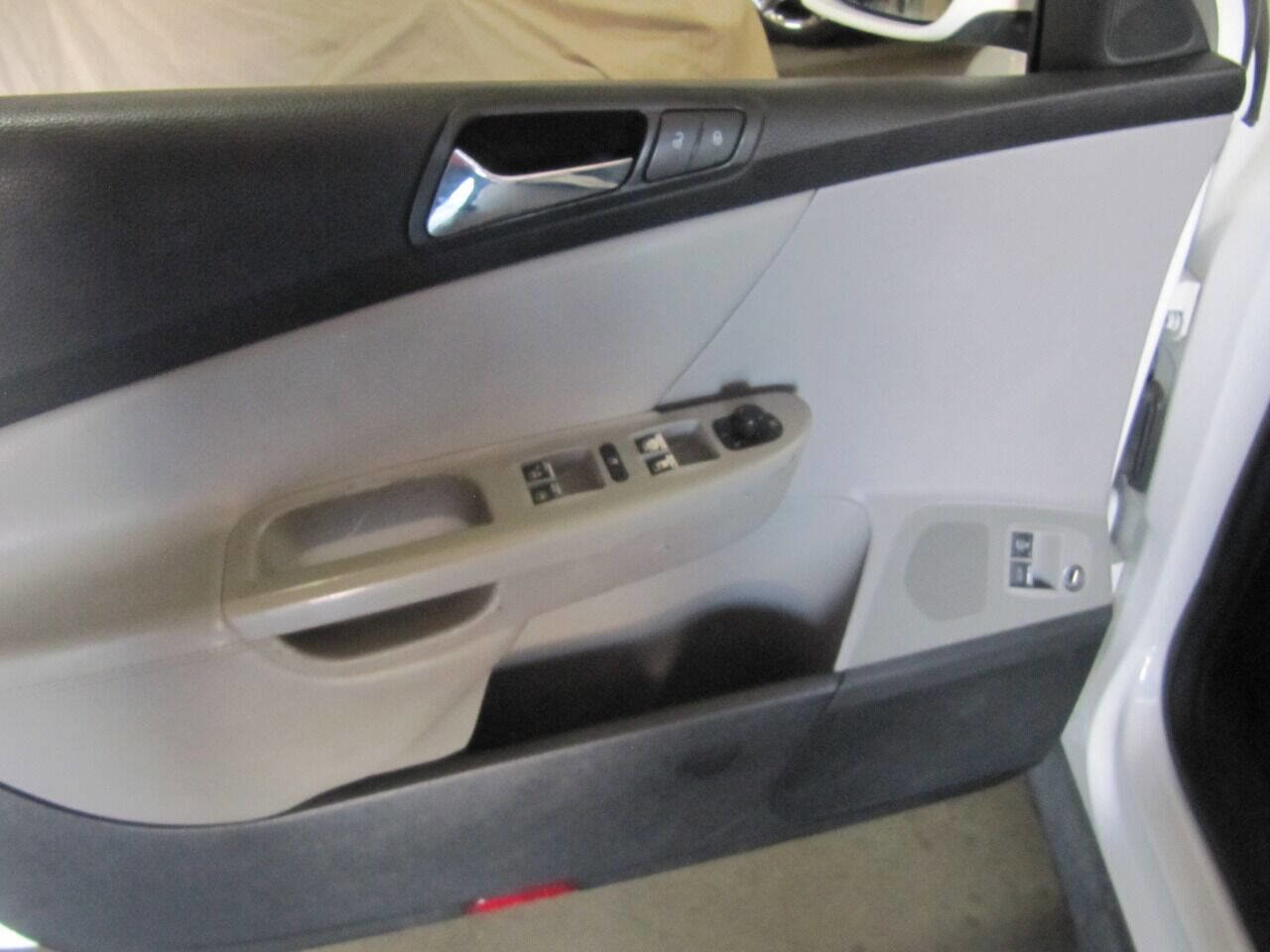 Used 2006 Volkswagen Passat Value Edition image 17