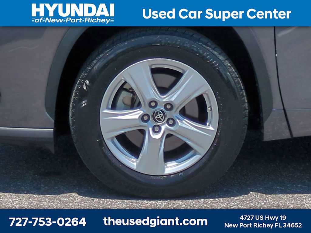 Used 2023 Toyota Highlander LE FWD image 10