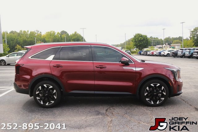 Certified 2025 Kia Sorento EX w/ Panoramic Sunroof Package FWD image 8