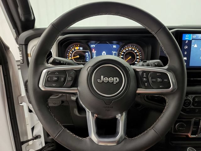 Used 2025 Jeep Wrangler Unlimited Sahara AWD/4WD image 20